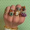 vintage gouden ringen gekleurde stenen sieradenmeisje