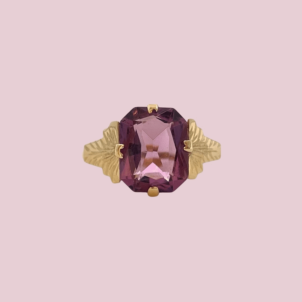 vintage gouden ring met paarse steen rechthoek