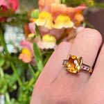 citrien_ring_met_amethist_vintage_gouden_ring_hand