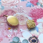 gouden_medaillon_hangers_9_karaat_goud_vintage gouden medaillon hangers 9 karaat goud vintage