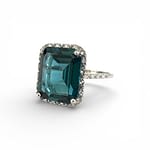 cocktail ring met rechthoekige steen topaas en diamant in 10k witgoud