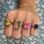 vintage ringen rechthoekige steen sieradenmeisje