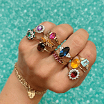 vintage ringen met gekleurde edelsteen van sieradenmeisje