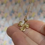 vintage gouden hangertje klavertje