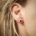 robijn_oorbellen_cluster_zirkonia_9k_goud robijn oorbellen met zirkonia cluster 9k goud