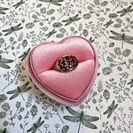 granaat cluster schild zegelring rode edelsteen