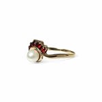 vintage_ring_granaat_parel_oog_9ct_R807 vintage ring oog vorm met granaat en parel van 9 karaat goud