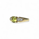 vintage_ring_peridoot_diamant_geelgoud vintage ring peridoot en diamant van karaat geelgoud