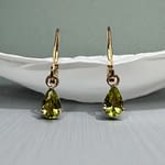 peridoot oorhangers olivijn van 14k goud