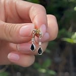 witgouden vintage oorbellen saffier in druppel vorm peergeslepen