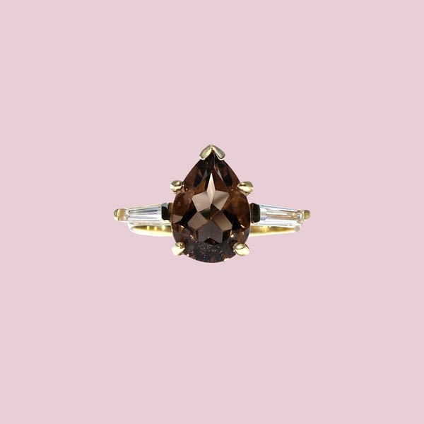 vintage rookkwarts ring goud met pear cut kwarts en vleugels