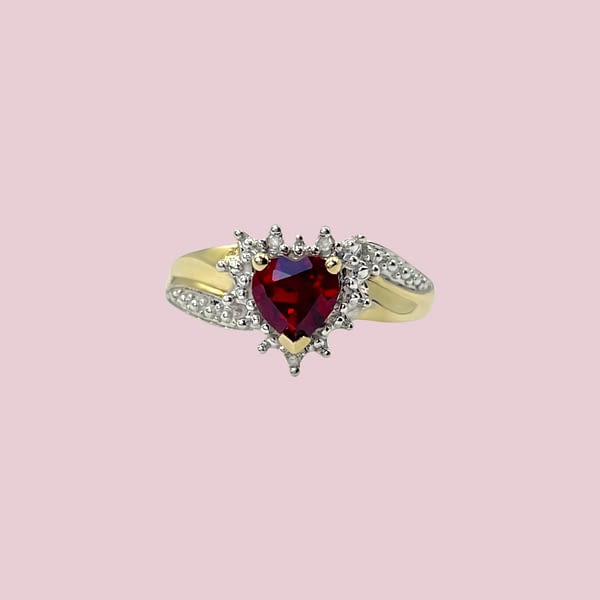ring met rood zirkonia hartje en diamant cluster