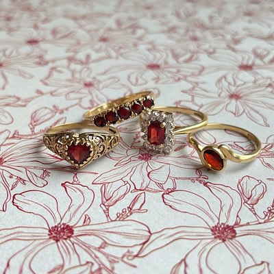 vintage gouden ringen met granaat - rode steen