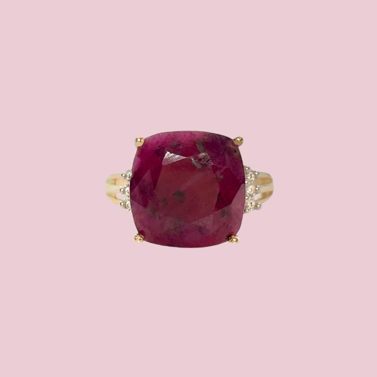 gouden robijn ring cushion cut vierkant met diamant