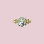 Gouden ring met groenblauwe edelsteen, peridoot en diamant