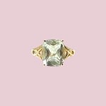 gouden ring met groene steen amethist emerald cushion cut