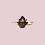 vintage rookkwarts ring goud met pear cut kwarts en vleugels
