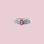 ring witgoud roze steen lila steen ioliet