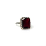 gouden granaat ring rechthoekig met diamant halo