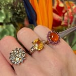 gouden ringen met gekleurde stenen