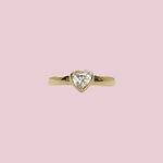 gouden teenring met hartje steen