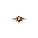 vintage ring granaat en parel bloemetje
