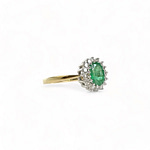 gouden smaragd ring met diamant cluster