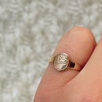 signet pink ring daisy gravure