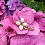 vintage broche opaal en robijn bloem