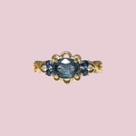 vintage ring saffier horizontaal van 9 karaat goud