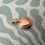 vintage gouden locket van een klein hartje