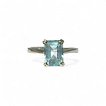 vintage ring witgoud met topaas lichtblauw rechthoekig