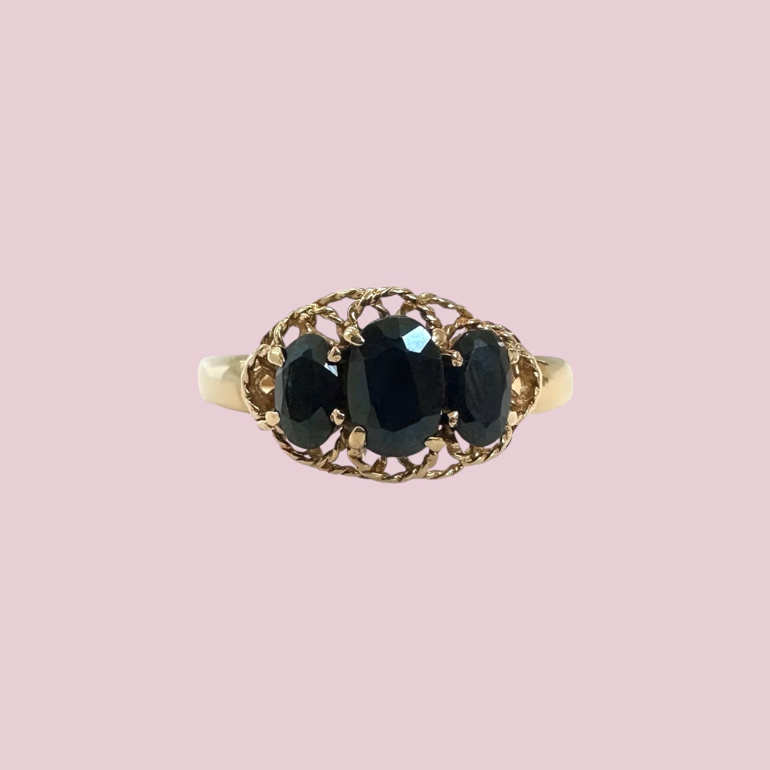 vintage ring met saffier trilogie 9 karaat goud