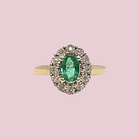 smaragd en diamant cluster entourage ring 9k goud