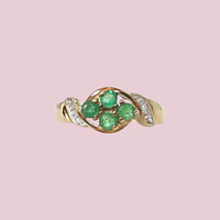 vintage smaragd cluster ring met asymmetrische ringband van goud
