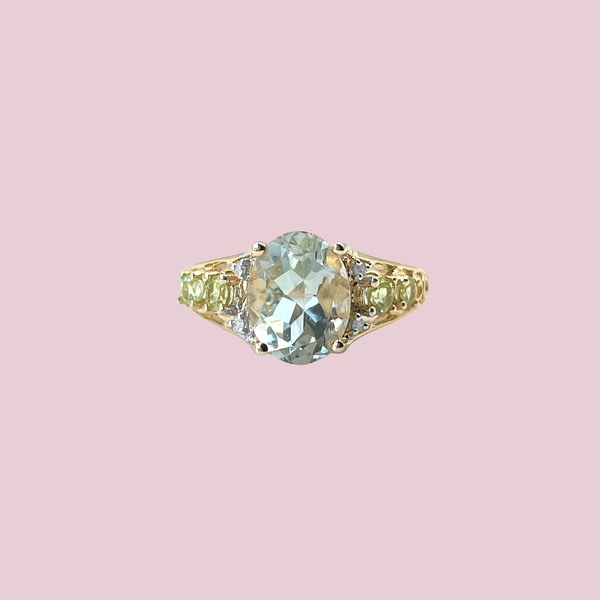 Gouden ring met groenblauwe edelsteen, peridoot en diamant