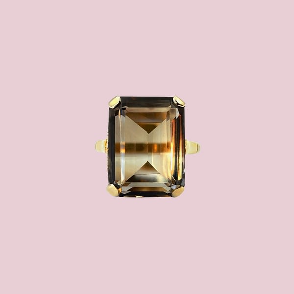 ring rookkwarts gouden ringen grote edelsteen bruin rechthoekig
