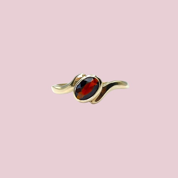 vintage gouden ring granaat ovaal geslepen gedraaid model