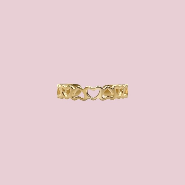 teenring goud met hartjes opengewerkt