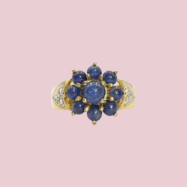 vintage ring saffier bloem cabochon