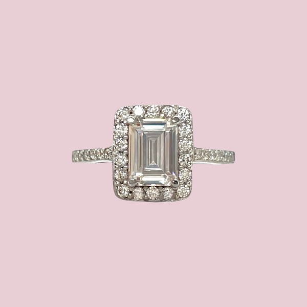 witgouden halo ring met zirkonia rechthoekige steen cz