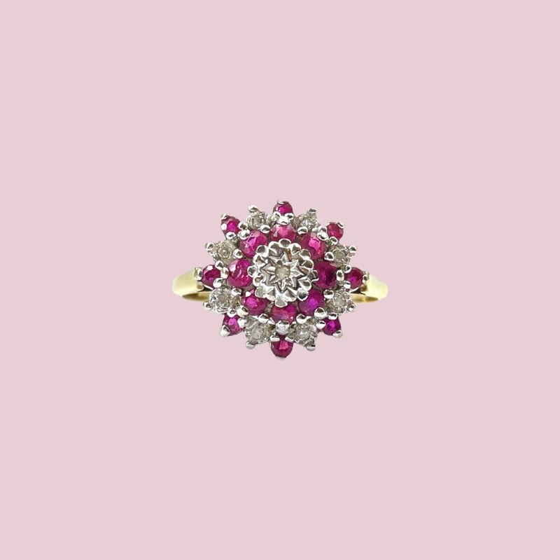 gouden ring met robijn en diamant cluster vintage goud sieradenmeisje