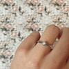 vintage ring diamant solitair aan hand