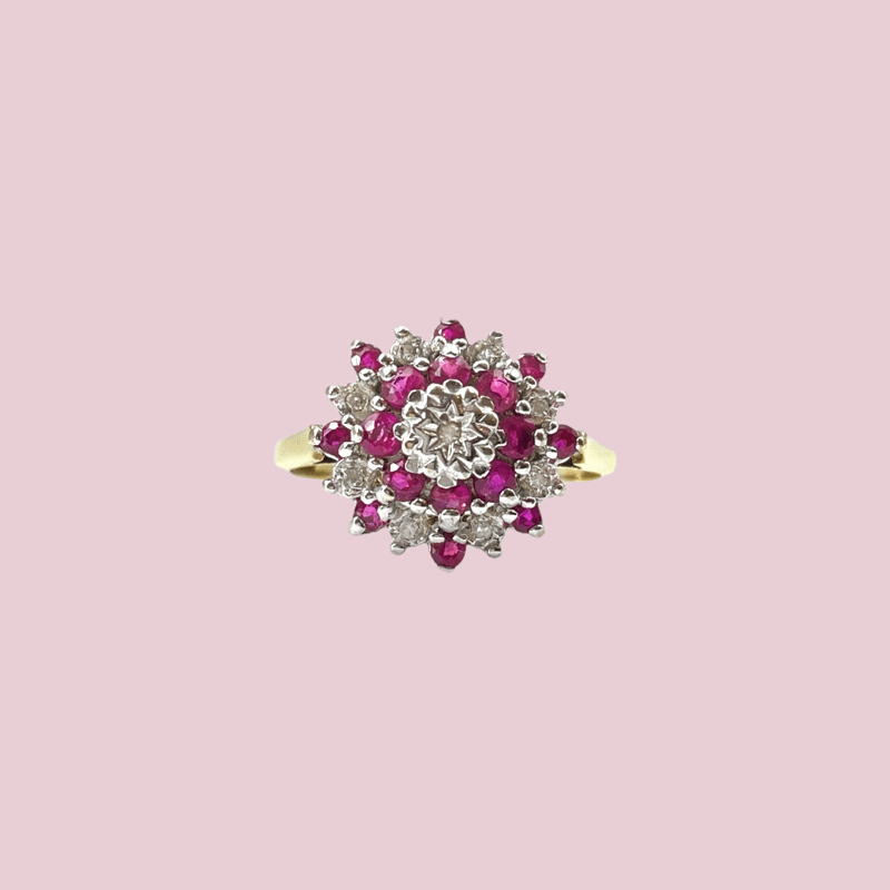 gouden ring met robijn en diamant cluster vintage goud sieradenmeisje