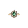 smaragd diamant cluster ring van goud