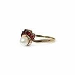vintage ring oog vorm met granaat en parel van 9 karaat goud