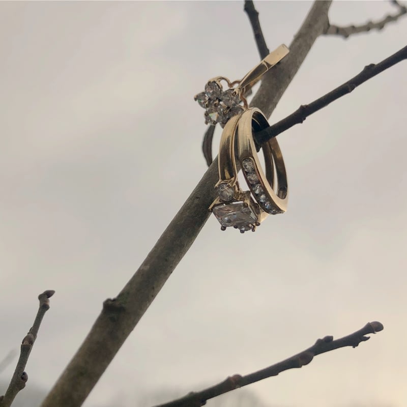 goudboom met vintage ringen