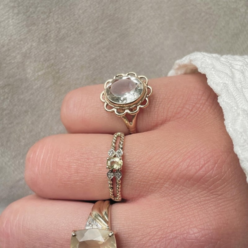 ring met licht groene edelsteen
