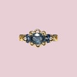 vintage ring saffier horizontaal van 9 karaat goud