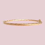 vintage bangle armband met textuur en twist van 9 karaat goud